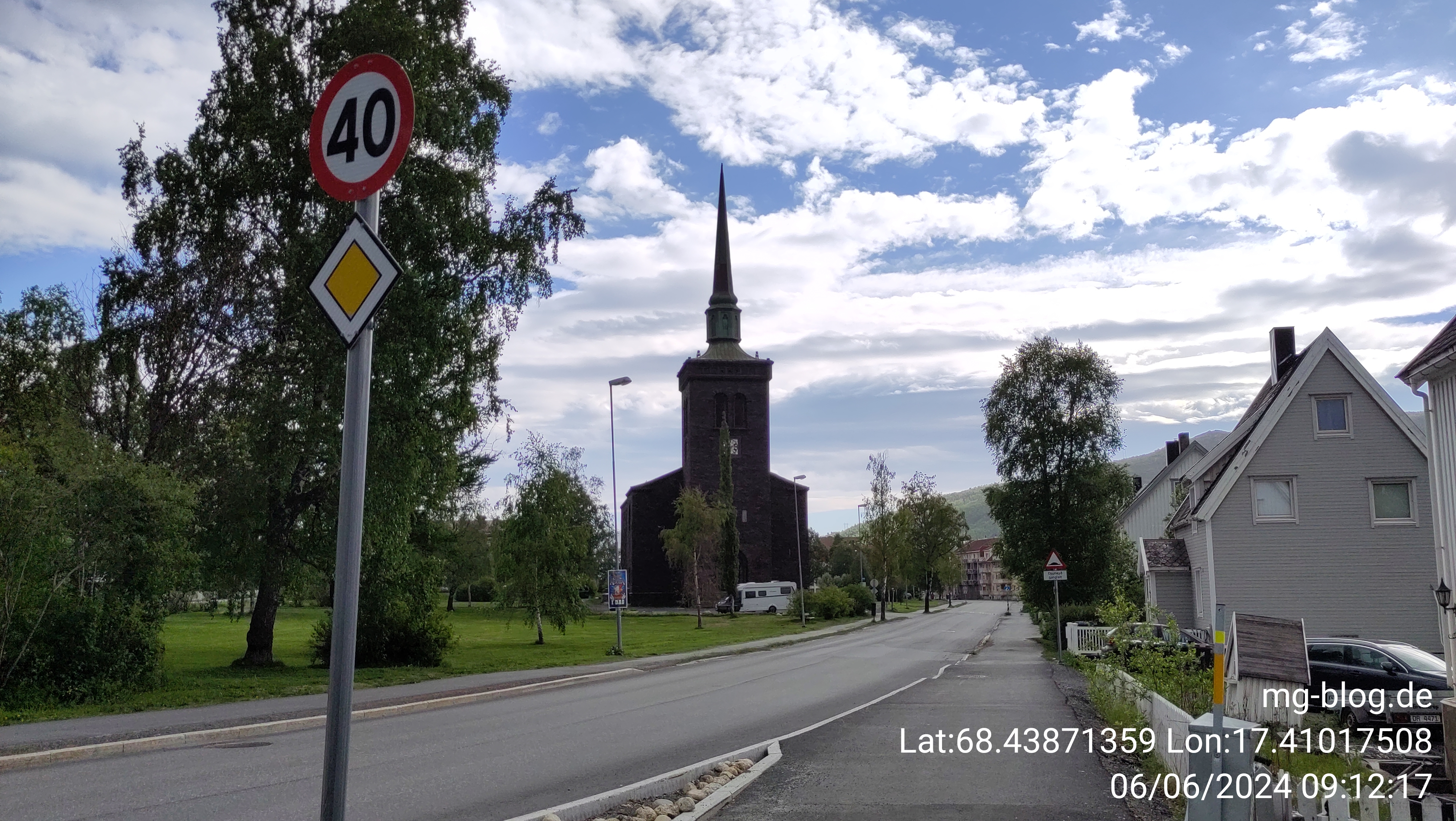 06.06.2024 09:12 Uhr, Blick auf Narvik kirke GPSPosition: 68.438714 N, 17.410175 E, Höhe: 100.349 m über NN Kirkegata 4, 8516 Narvik, Norway