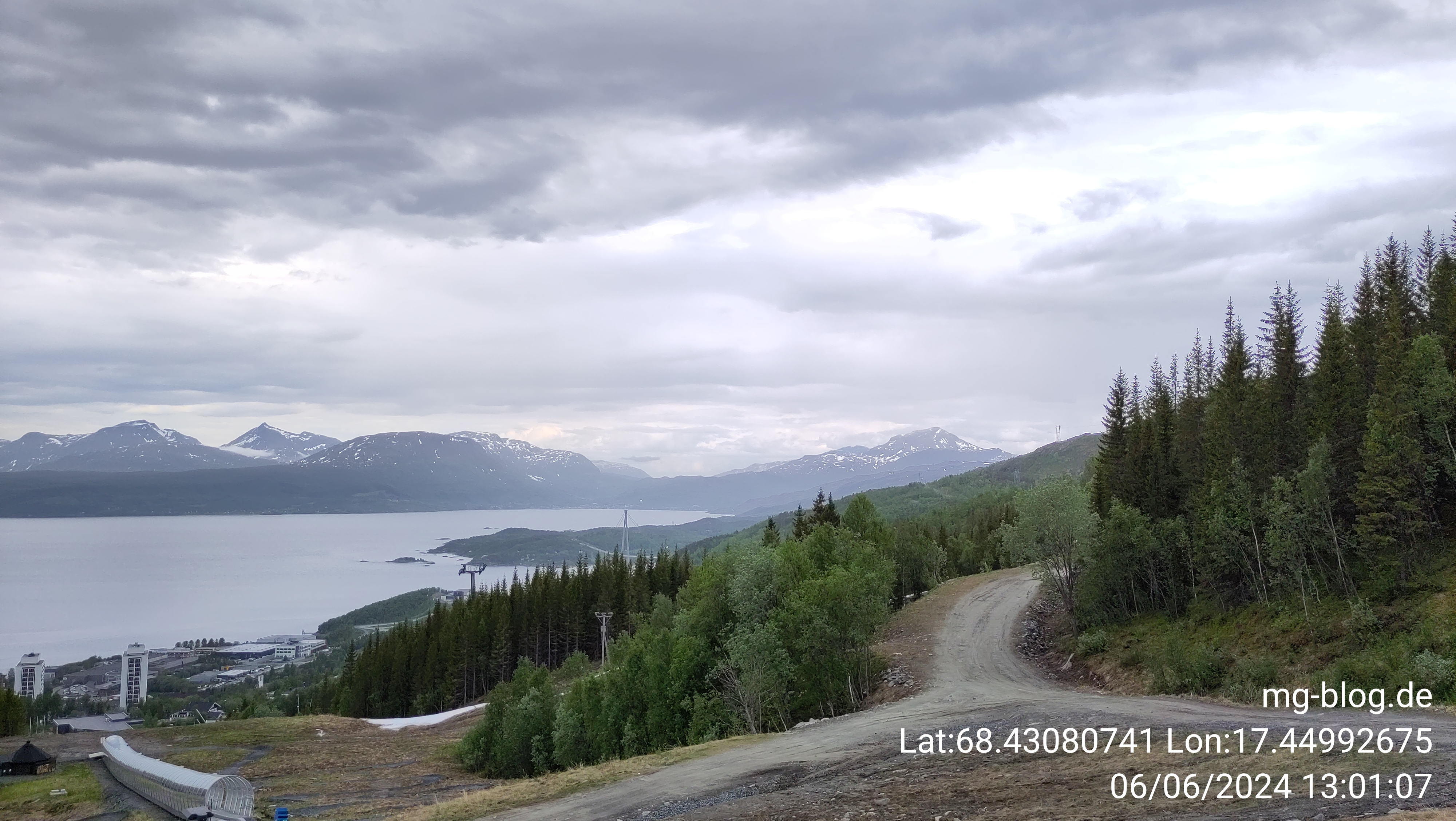 06.06.2024 13:01 Uhr, Spaziergang durch Narvik. GPSPosition: 68.430807 N, 17.449927 E, Höhe: 268.167 m über NN Nordlyssvingan 2, 8515 Narvik, Norway
